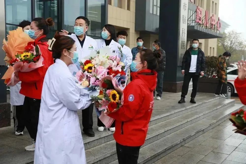 “白衣執甲，遼藏情深”葫蘆島市第二人民醫院舉行戰“疫”英雄凱旋歡迎儀式(圖9)